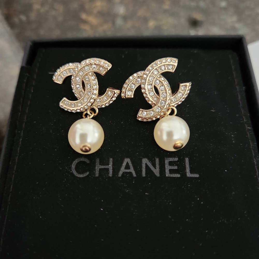 Chanel CC earrings